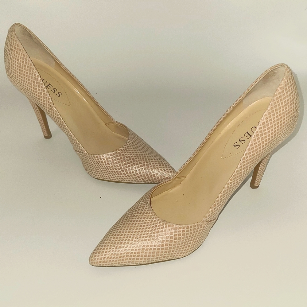 Guess nude/tan heels w/ a touch of pink
